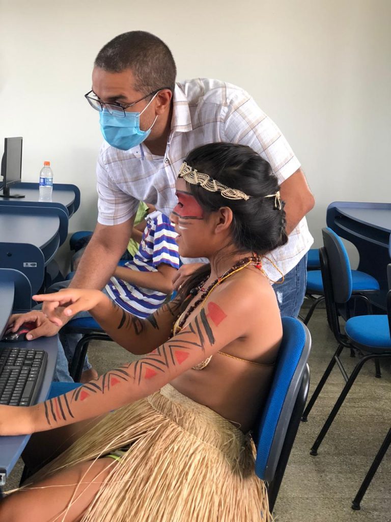 Arthur inaugura escola em comunidade indígena de Boa Vista