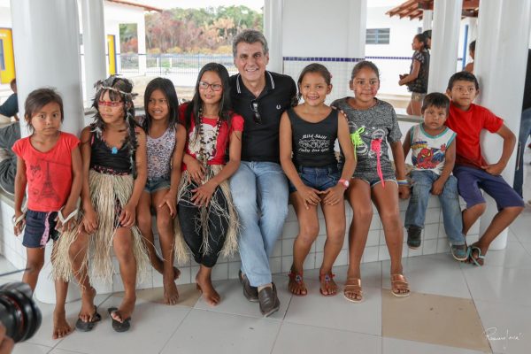 Romero Jucá apóia a federalização da educação dos povos indígenas de RR