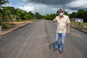 Romero Jucá confere asfalto em São Luiz