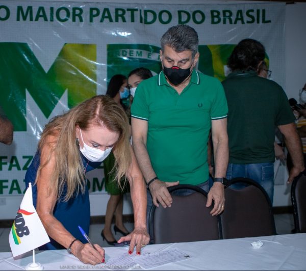 Teresa Surita assina filiação de Dr. Frutuoso Lins ao MDB de Roraima