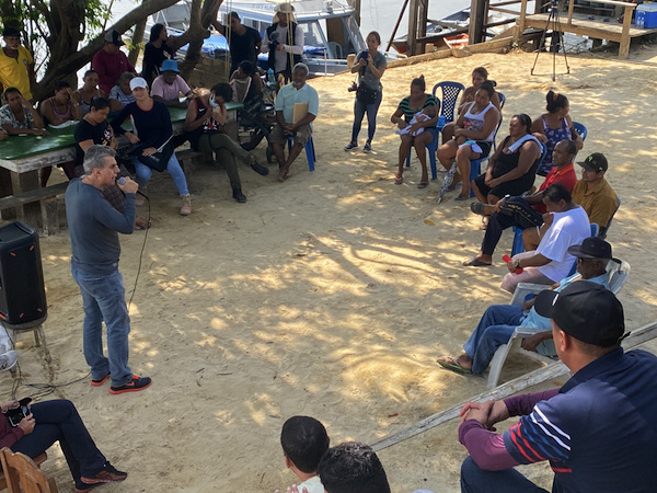 Romero Jucá conversa com ribeirinhos do Baixo Rio Branco
