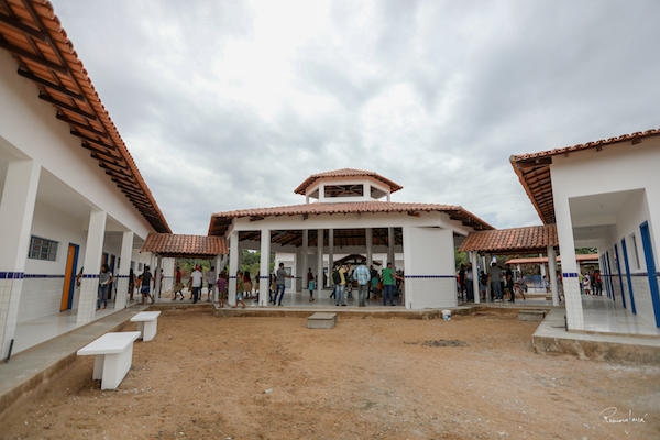 Romero Jucá inaugura escola da comunidade indígena Raimundão em Alto Alegre