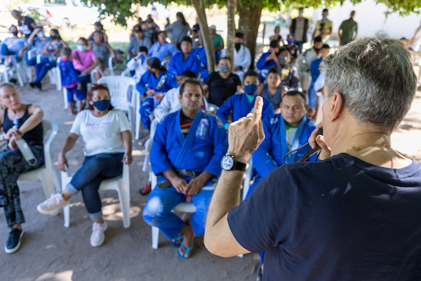Romero Jucá fala com moradores de Bonfim