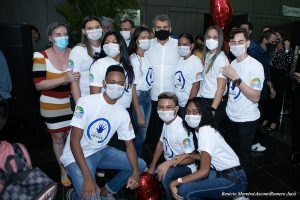 Romero Jucá com jovens do Crescer um dos Projetos Sociais de Boa Vista