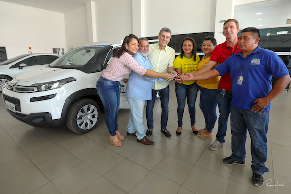 Romero Jucá entrega carro para o Conselho Tutelar do Cantá em Roraima
