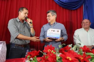 Romero Jucá recebe homenagem da Polícia Militar de Roraima