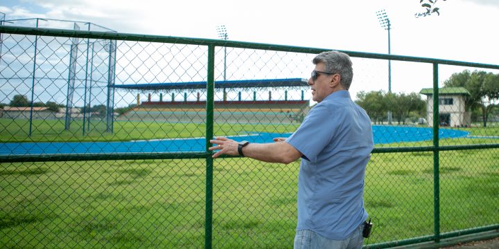 Romero Jucá observa Vila Olímpica. Mais uma prova que ele quer mais esporte para todos
