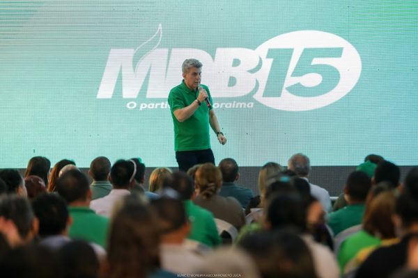 Romero Jucá discursa para os pré-candidatos do MDB