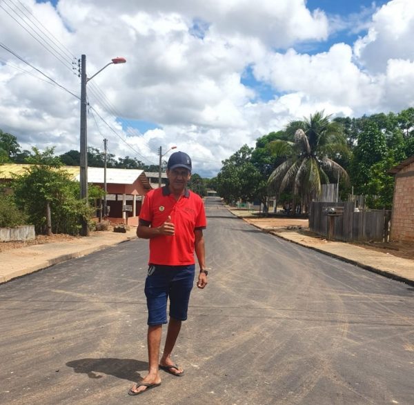 José Ribamar da Costa está feliz com o novo asfalto da Vila Moderna
