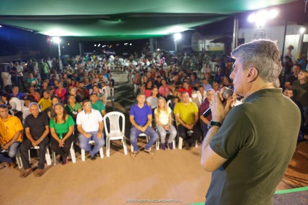 Romero Jucá ouve moradores do interior e eles dizem que o governo falha no básico