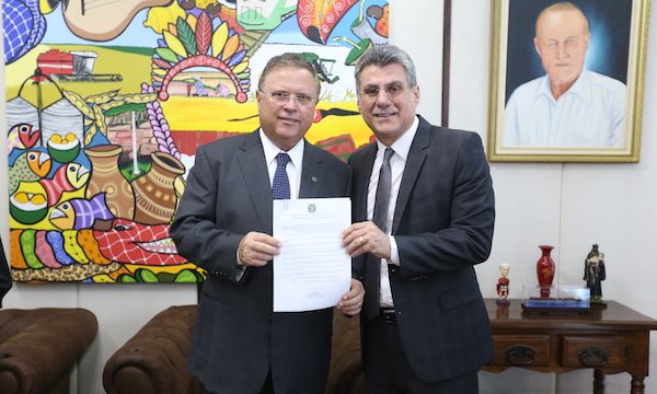 Romero Jucá e o Ministro Blairo Maggi com o reconhecimento de Roraima livre da febre aftosa com vacinação