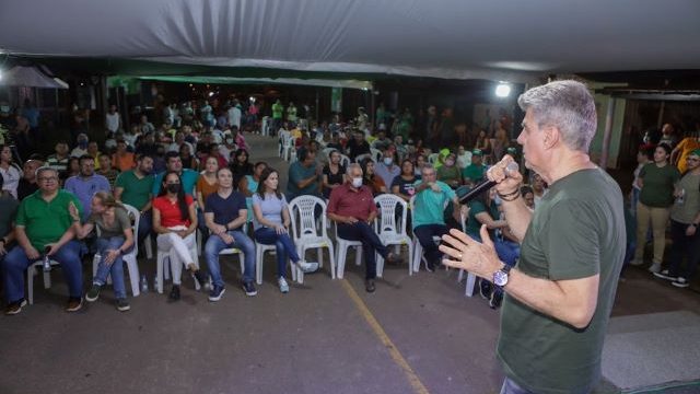 Romero Jucá ouve moradores sobre problemas em Caracaraí