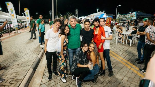Romero Jucá com jovens no Mormaço Cultural 2022