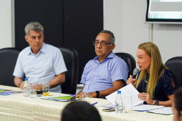Sindicatos e associações se reúnem com Romero Jucá e Teresa Surita