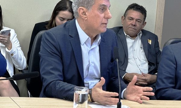 Romero Jucá pede atenção à estrada da Guiana em evento do Ministério dos Transportes