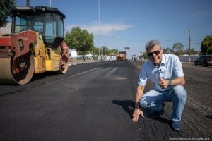Romero Jucá em obra de asfalto em Boa Vista