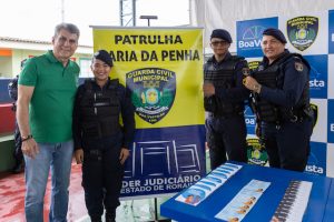 Romero Jucá com a equipe que faz a proteção às mulheres na Patrulha Maria da Penha
