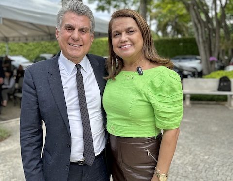 Romero Jucá e a deputada federal Helena Lima na Convenção 2023 do MDB